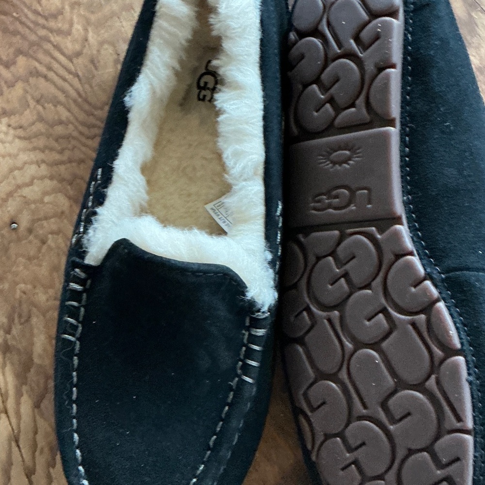 Women’s UGG size 8 suede slippers